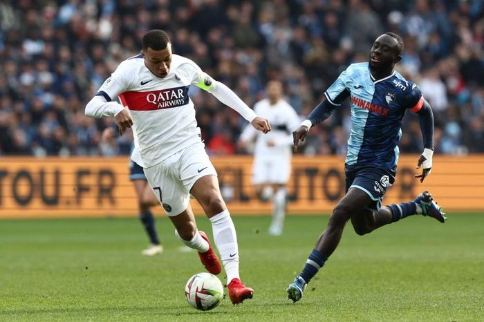 Chiếc giày Vàng châu Âu 2023/2024: Mbappe áp sát tốp đầu
