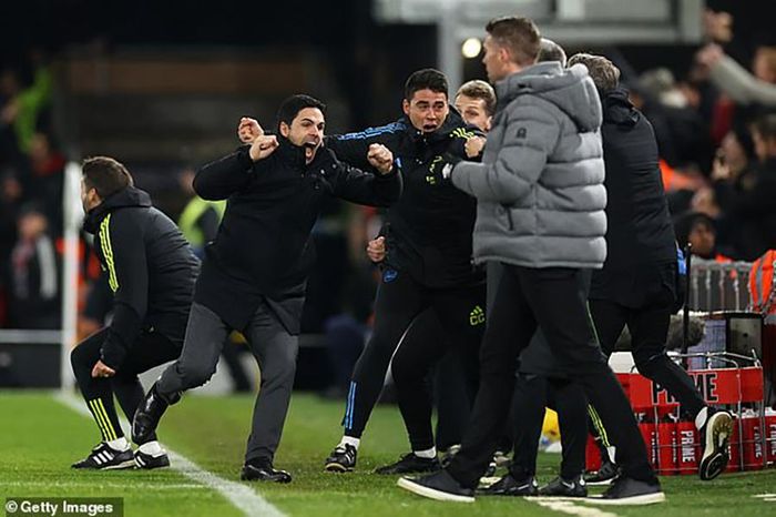 HLV Arteta của Arsenal bị 'treo giò', nhắm mắt làm ngơ trước 2 sai lầm