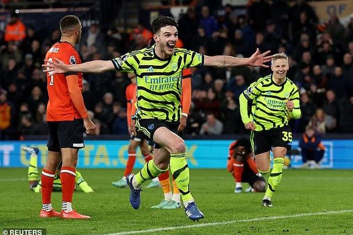 'Không chiến' siêu đỉnh, Arsenal vượt chủ nhà Luton Town đúng phút 90+7