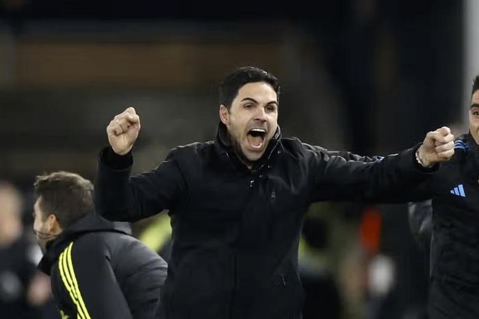 HLV Arteta quá khích, Arsenal trả giá đắt