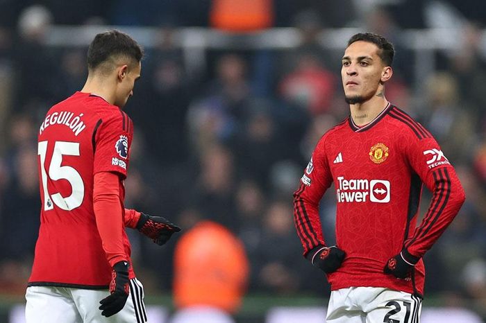Vòng 15 Ngoại hạng Anh: Thành Manchester sống trong lo lắng