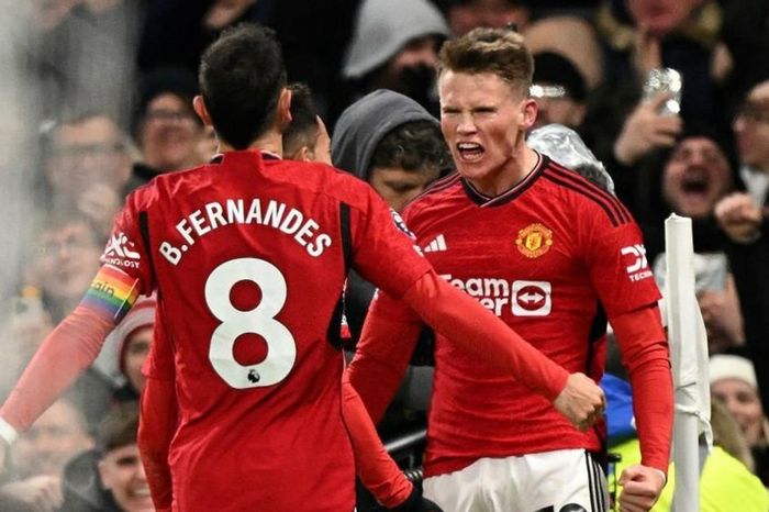 Man Utd thắng 2-1 Chelsea trên sân nhà