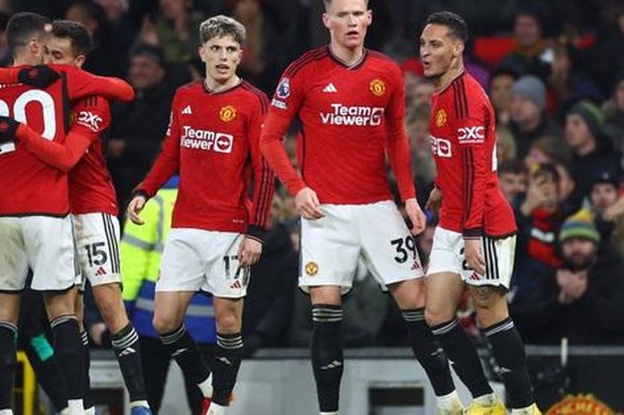 'Người hùng' McTominay giúp Man United bay cao Top 6