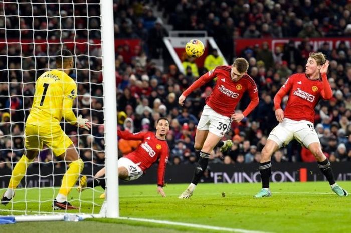 Man United và Man City gây sốc ở vòng 15 Ngoại hạng Anh