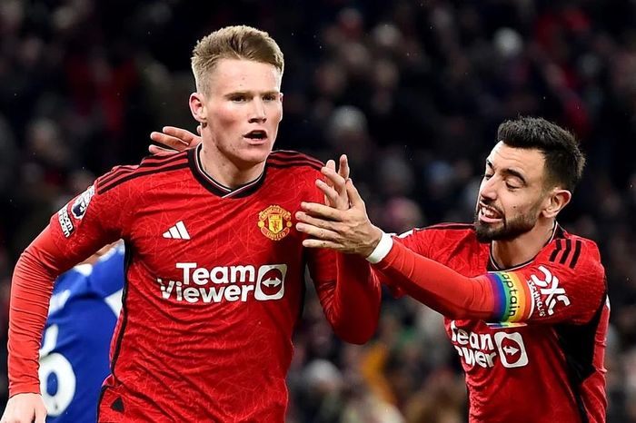 Premier League: M.U đánh bại Chelsea, Manchester City mất top 3
