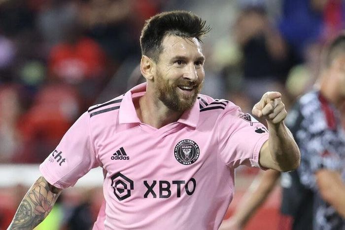 Tạp chí Vogue vinh danh áo đấu của Messi