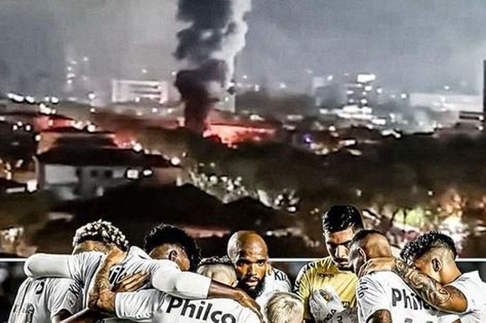 Đội bóng cũ của Pele, Neymar lần đầu xuống hạng sau 111 năm, CĐV tức giận gây bạo loạn, đốt phá thành phố