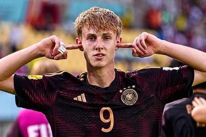 Man Utd 'đại chiến' Chelsea vì chân sút tuổi teen