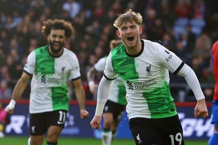 Lại ghi bàn phút bù giờ, Liverpool vươn lên ngôi đầu Premier League