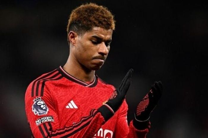 Ten Hag thúc giục Marcus Rashford 'hãy nhìn gương Maguire'