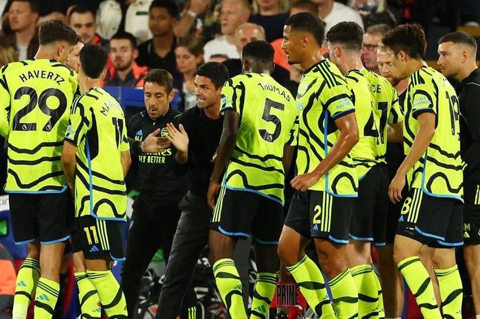 Trọng tài 'giết chết' Arsenal
