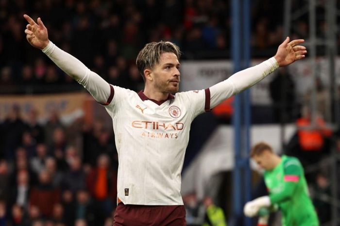 Man City thắng nhọc đội mới lên hạng, Chelsea gục ngã trước Everton