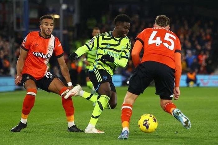 Thua sốc Aston Villa, Arsenal mất ngôi đầu Ngoại hạng Anh
