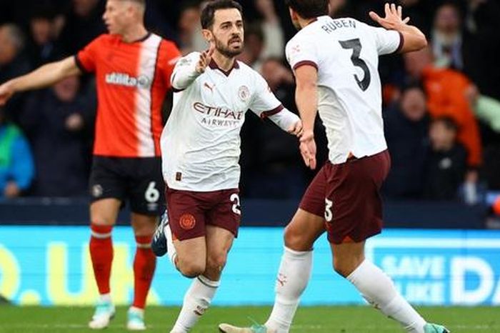 Ngược dòng đánh bại Luton Town, Man City hết lo bị ám ảnh kỷ lục buồn