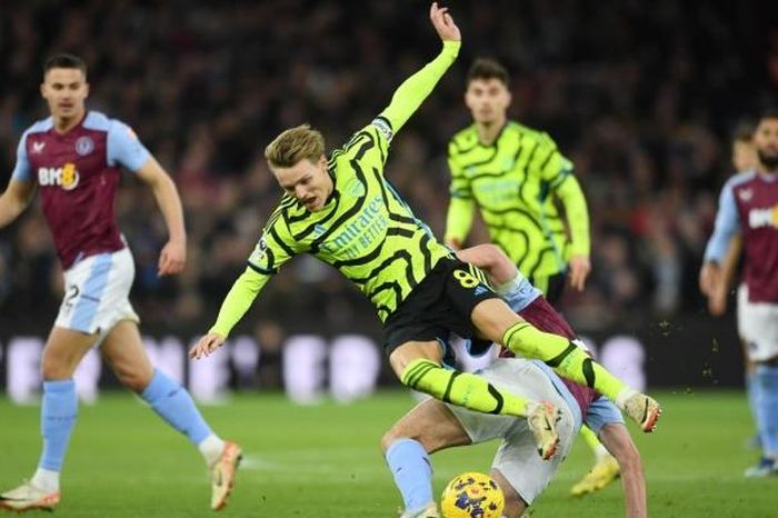 Arsenal mất ngôi đầu Ngoại hạng Anh sau trận thua Aston Villa