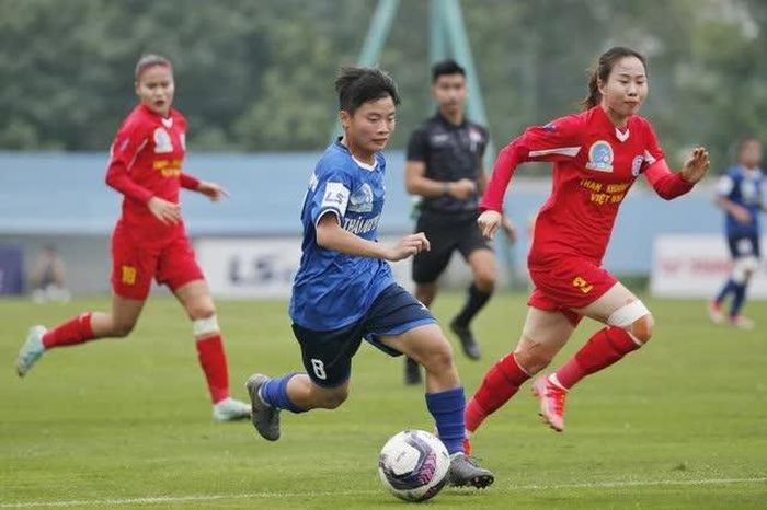 Giải bóng đá nữ 2023: Sao tuyển nữ Việt Nam tỏa sáng, Than KSVN chiếm ngôi đầu