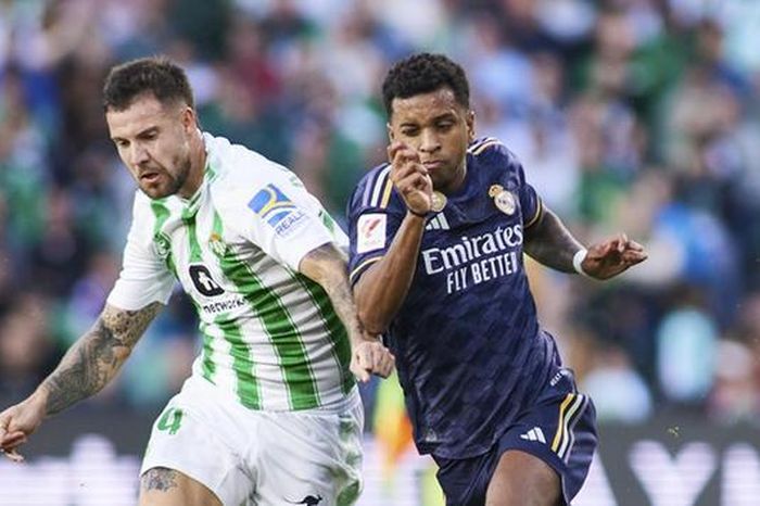 Real Madrid đứng trước nguy cơ mất ngôi đầu bảng