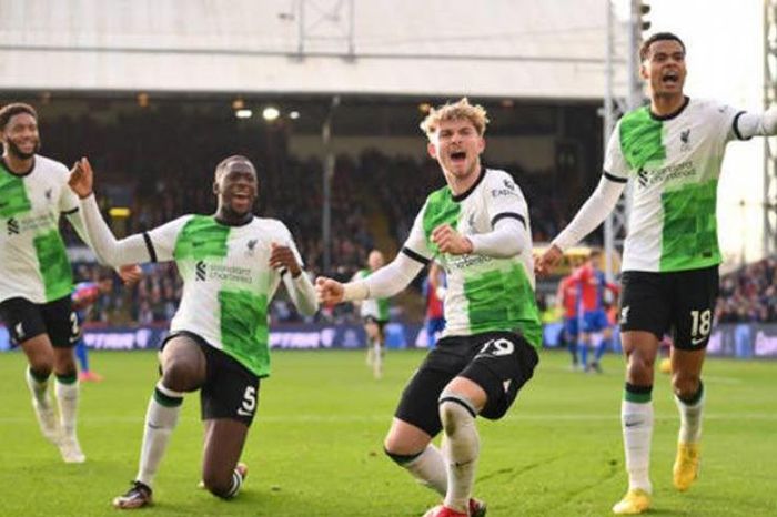 Gay cấn bảng xếp hạng Ngoại hạng Anh: Liverpool chiếm ngôi Arsenal, Aston Villa xứng tầm ứng viên