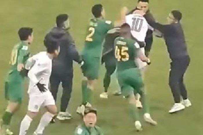 Ẩu đả tại AFC Champions League, một loạt cầu thủ Thái Lan bị phạt nặng