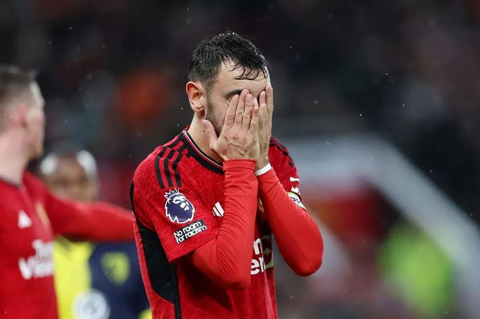 Bruno Fernandes xin lỗi về điều không thể chấp nhận ở MU