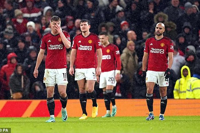Roy Keane tức giận trong chuyến thăm bí mật đến MU