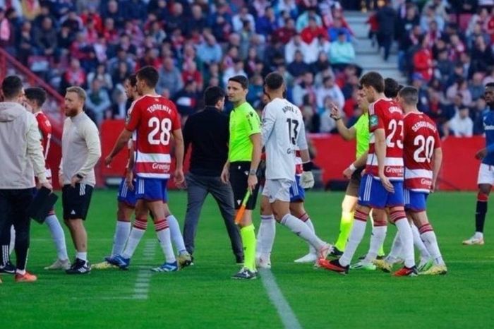 CĐV qua đời ngay trên khán đài, trận đấu tại La Liga bị hủy