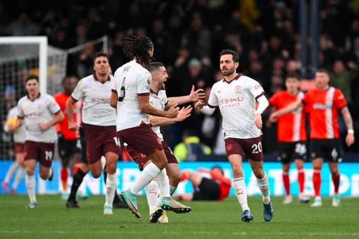 Thắng ngược Luton, Man City ngắt mạch 4 trận không thắng ở Ngoại hạng Anh