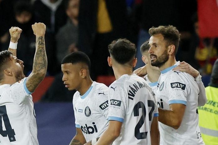 Girona gây sốc khi đè bẹp Barca, chiếm đỉnh bảng La Liga
