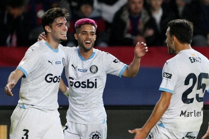 Vùi dập Barcelona, Girona vượt qua Real Madrid để chiếm ngôi đầu La Liga
