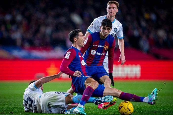 Quật ngã Barca, Girona chiếm đỉnh bảng xếp hạng La Liga