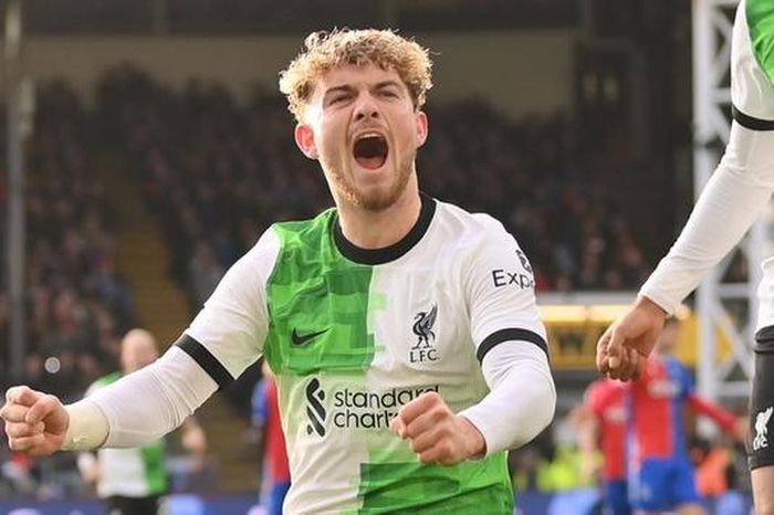 BXH Ngoại hạng Anh: Liverpool soán ngôi đầu, MU thụt lùi