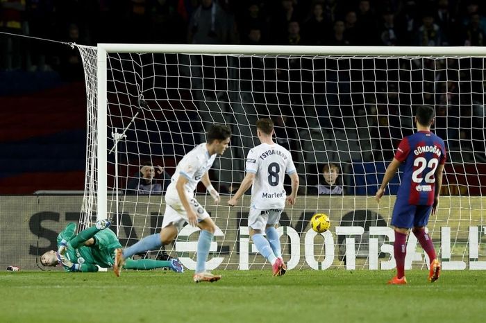Thắng Barca sau màn rượt đuổi tỷ số, Girona vươn lên dẫn đầu La Liga