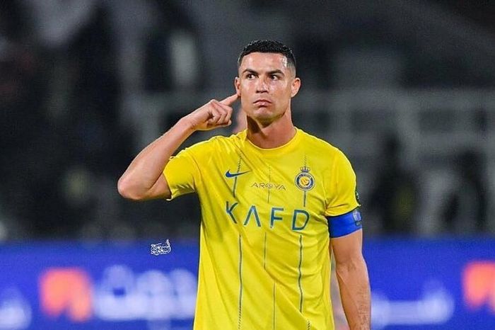 Hình ảnh Ronaldo ăn mừng bàn thắng thứ 50 trong năm 2023