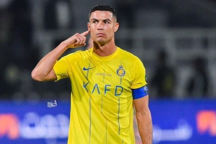 Phản ứng của Ronaldo khi CĐV đối thủ hô vang 'Messi'