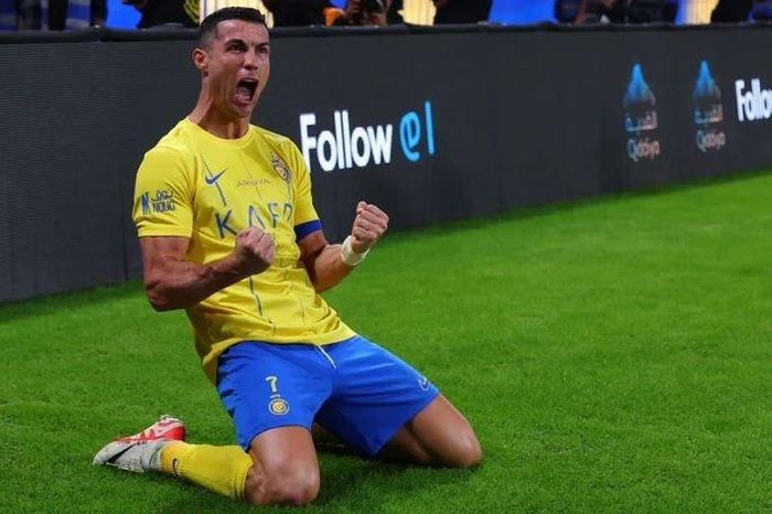 Ronaldo có màn trình diễn như hồi xuân, san bằng thành tích với Haaland