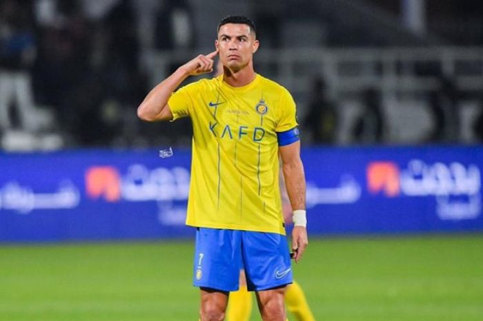Rực rỡ Ronaldo cán mốc 50 bàn nhiều nhất năm, lập kỷ lục 792 trận thắng