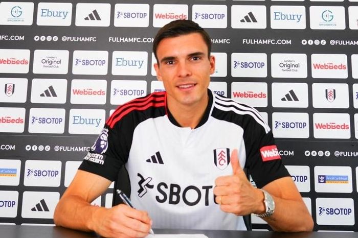 Man United mua ngôi sao của Fulham