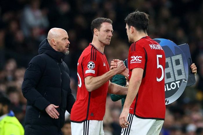Ten Hag nói gì khi MU đứng cuối bảng, hứng chịu những kỷ lục tệ hại tại Cúp C1 châu Âu?