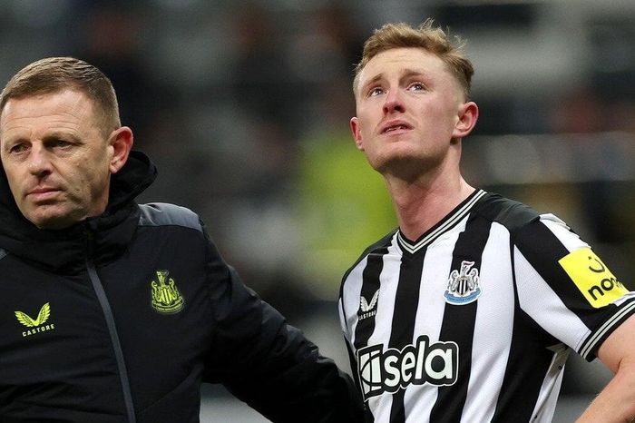 Thua ngược AC Milan, Newcastle bị loại khỏi Cúp C1