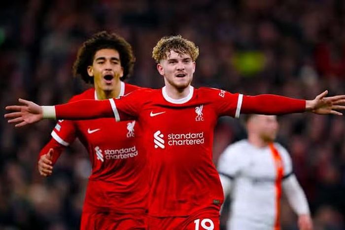 Thắng đậm Luton, Liverpool vững vàng trên đỉnh Premier League