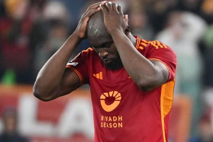 Lukaku đá hỏng luân lưu, suýt khiến Roma bị loại