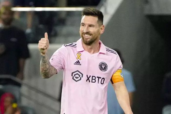 Chi bạo tay để mua vé xem Messi thi đấu