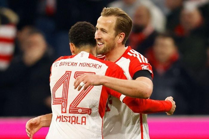 Harry Kane giải cứu Bayern ở phút 90+1
