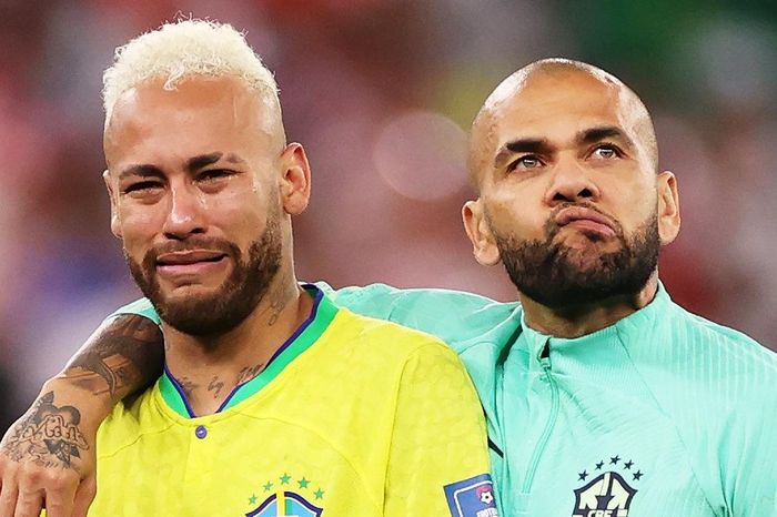 Neymar bị chỉ trích vụ Dani Alves