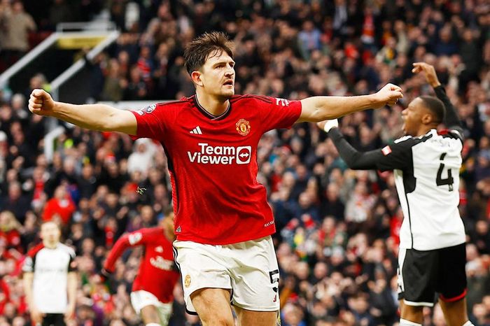 Fulham xuất sắc đánh bại MU ngay tại sân Old Trafford