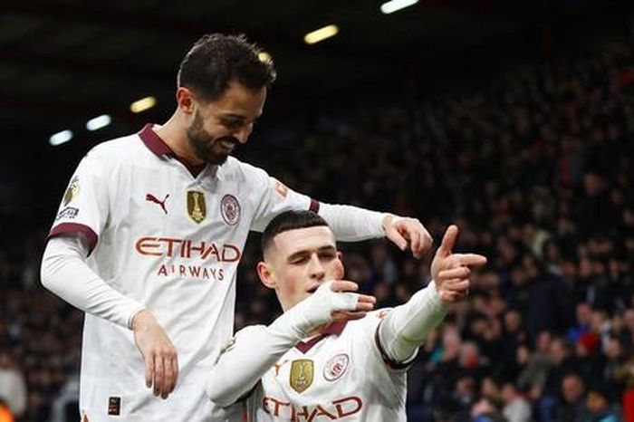 Man City nhọc nhằn vượt ải nhờ 'gà son' Foden