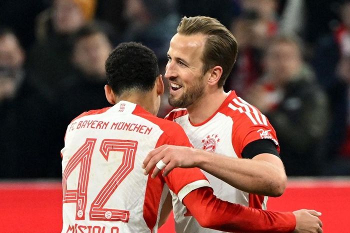Harry Kane chói sáng, Bayern Munich thắng giải tỏa