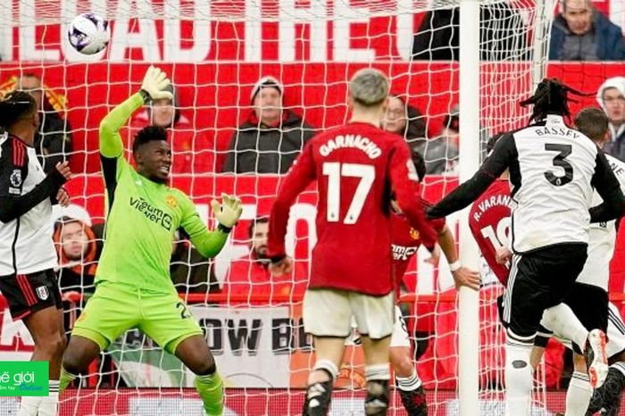 Man Utd lại vẫy cờ trắng trong cuộc đua giành vé Champions League