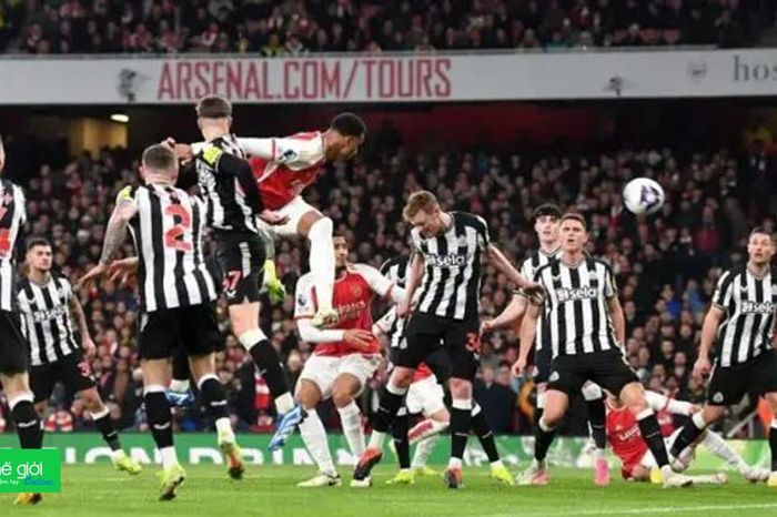 Man City và Arsenal thi nhau gây áp lực lên Liverpool