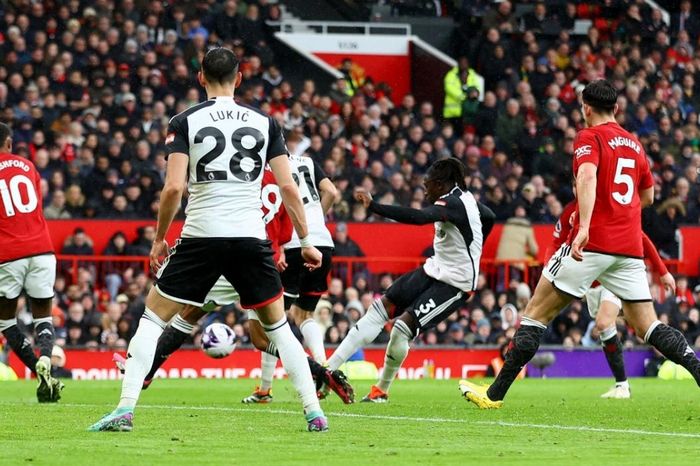 MU - không - Hojlund 'hiện nguyên hình', phơi áo trước Fulham trên sân nhà